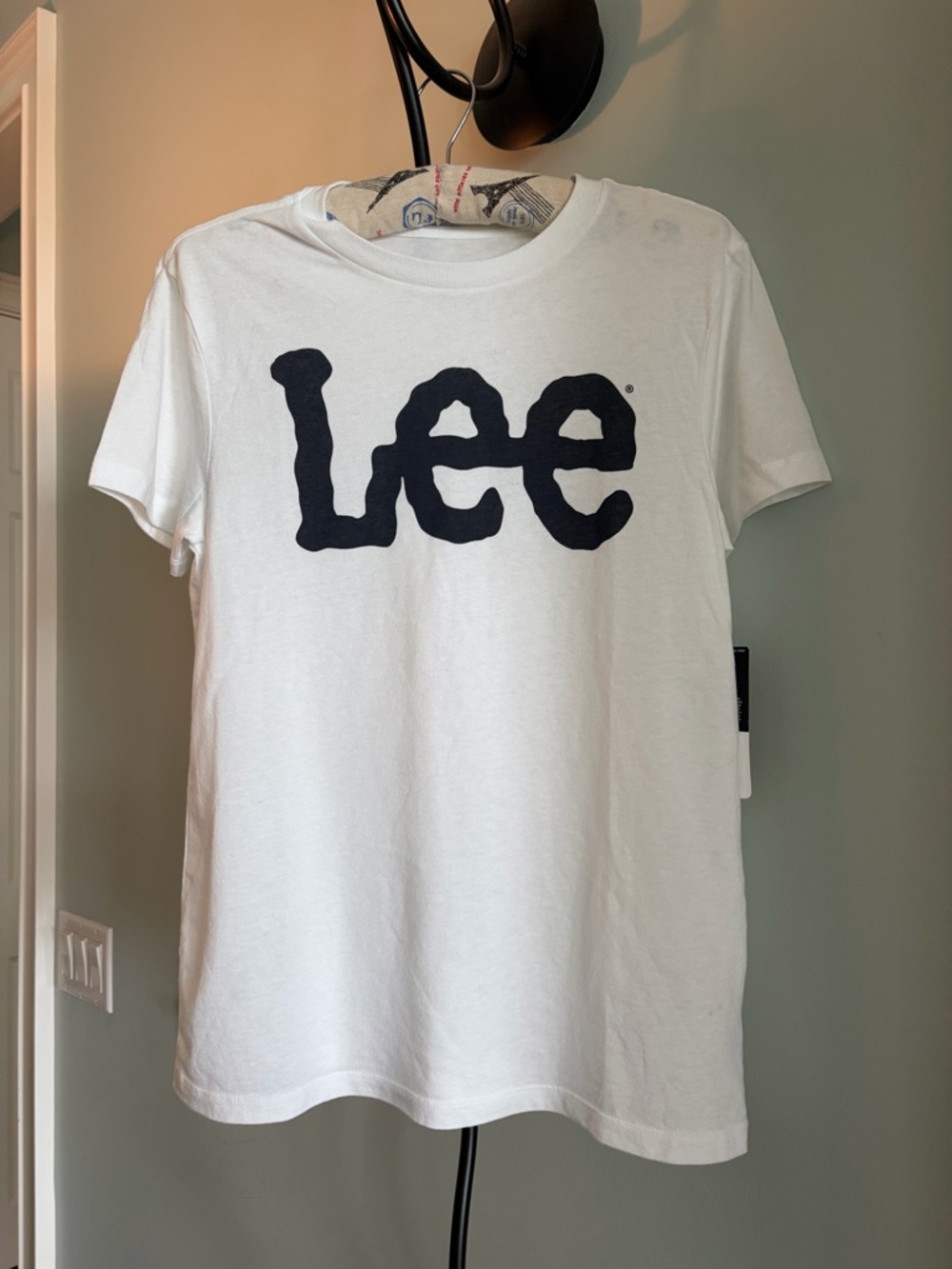 NWT LEE
GRAPHIC TEE